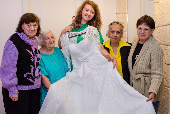 Bride Invites Lonely Grannies To Be Her Bridesmaids