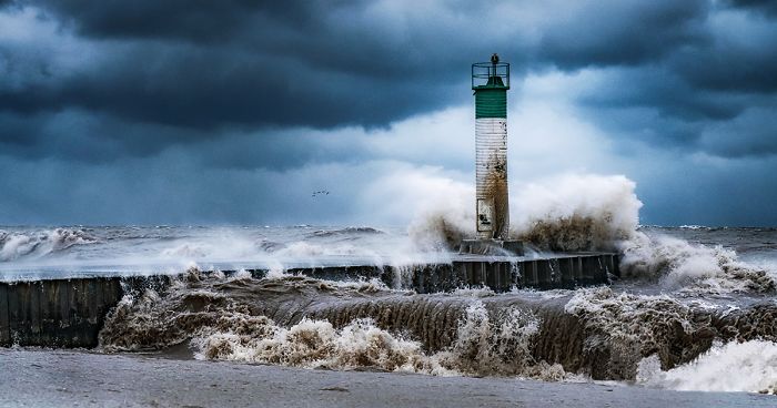 I Photographed The Same Lighthouse Throughout Various Seasons