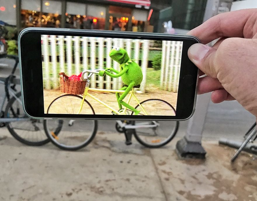 Bringing Every Day Objects To Life With A Smartphone