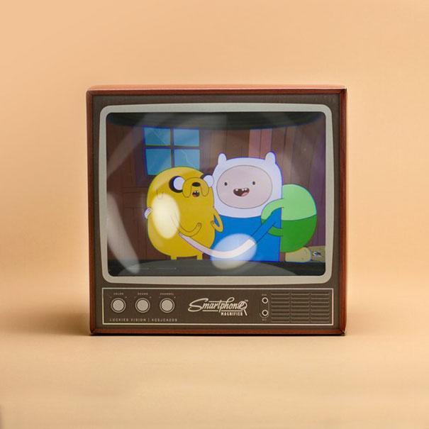 retro-tv-smartphone-magnifier-firebox-3 retro-tv-smartphone-magnifier-firebox-3