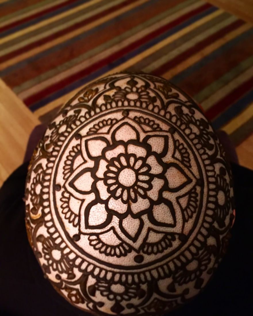 Artist Who Lost Her Stepfather To Cancer Is Now Making Free Henna Crowns For Cancer Patients Artist Who Lost Her Stepfather To Cancer Is Now Making Free Henna Crowns For Cancer Patients