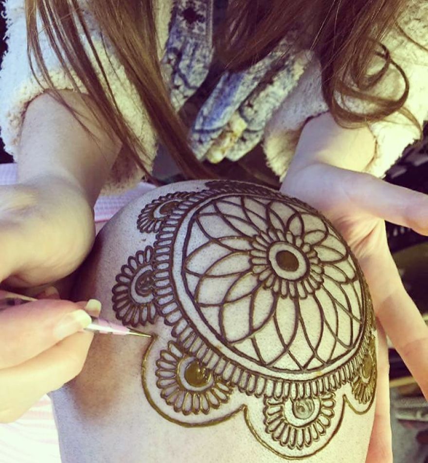 Artist Who Lost Her Stepfather To Cancer Is Now Making Free Henna Crowns For Cancer Patients