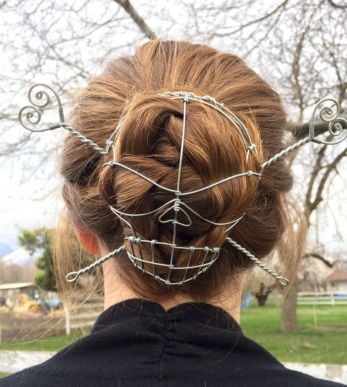 skull-crossbones-hair-bun-cover-wyreart-1 skull-crossbones-hair-bun-cover-wyreart-1