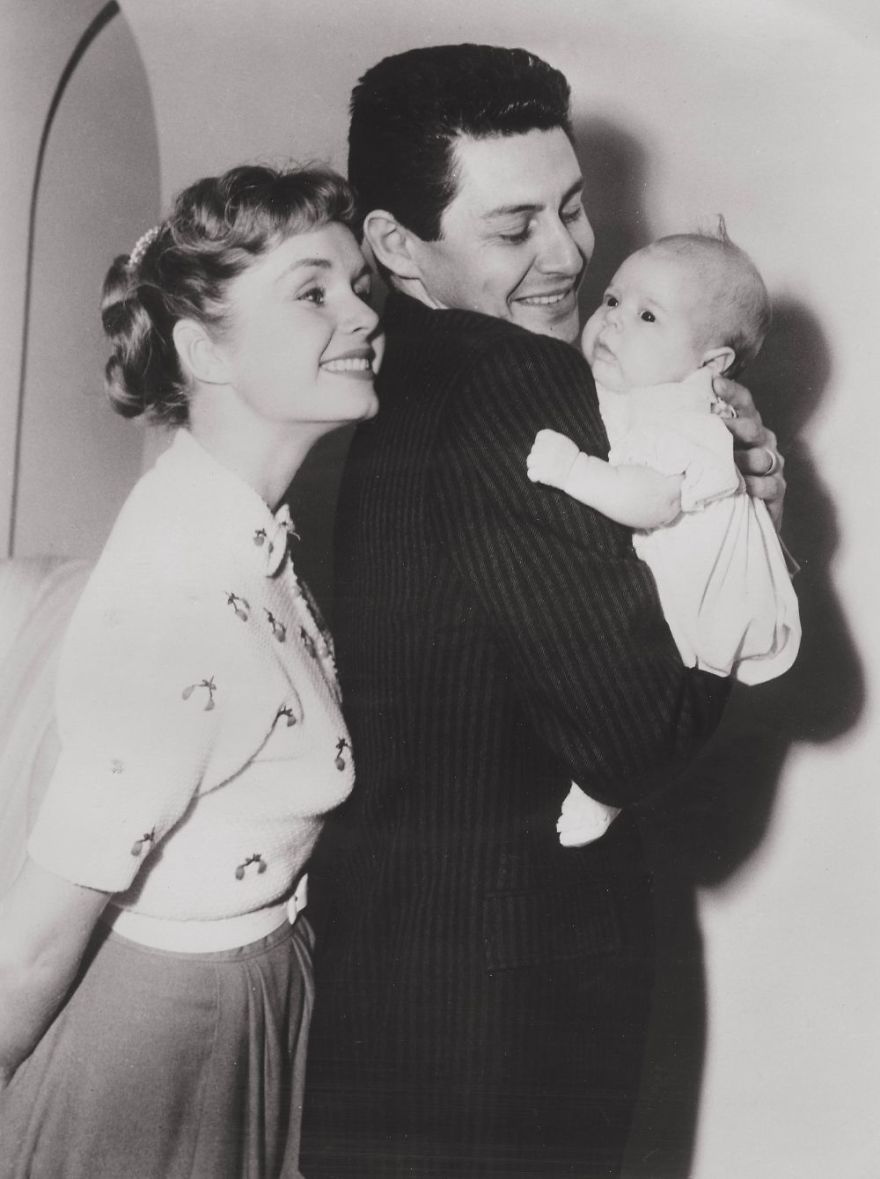 Carrie Fisher & Debbie Reynolds Growing Up Together In 31 Touching Vintage Photos Carrie Fisher & Debbie Reynolds Growing Up Together In 31 Touching Vintage Photos