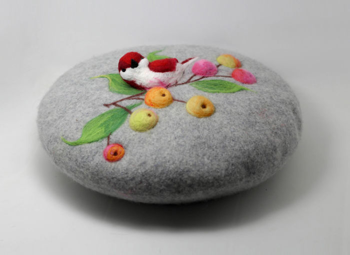 I Using Needle Felt Techniques To Make Wool Beret, Kiss Lock Pouch And Phone Cases