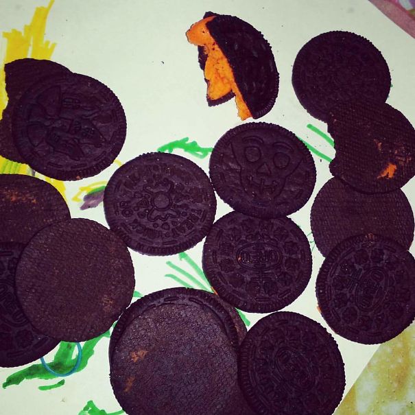Went To Get Dressed And Told My Daughter "don't Eat All The Cookies (oreos)" Came Back To These