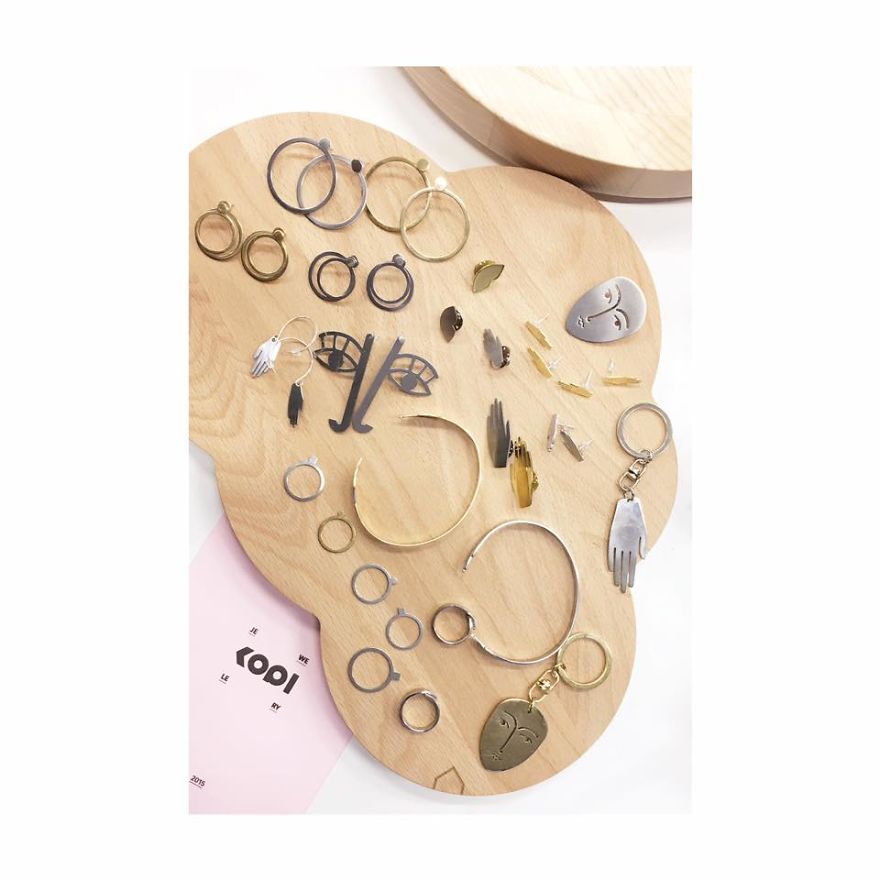 Polish Artist And Her Amazing Face-Like And Hands-Like Jewellery Polish Artist And Her Amazing Face-Like And Hands-Like Jewellery