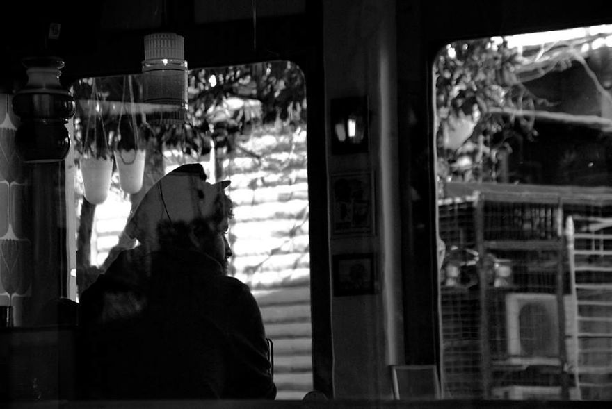 I Travel Across Europe To Take Candid Photos Of Human Loneliness