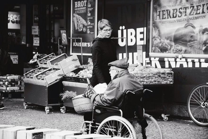 I Travel Across Europe To Take Candid Photos Of Human Loneliness