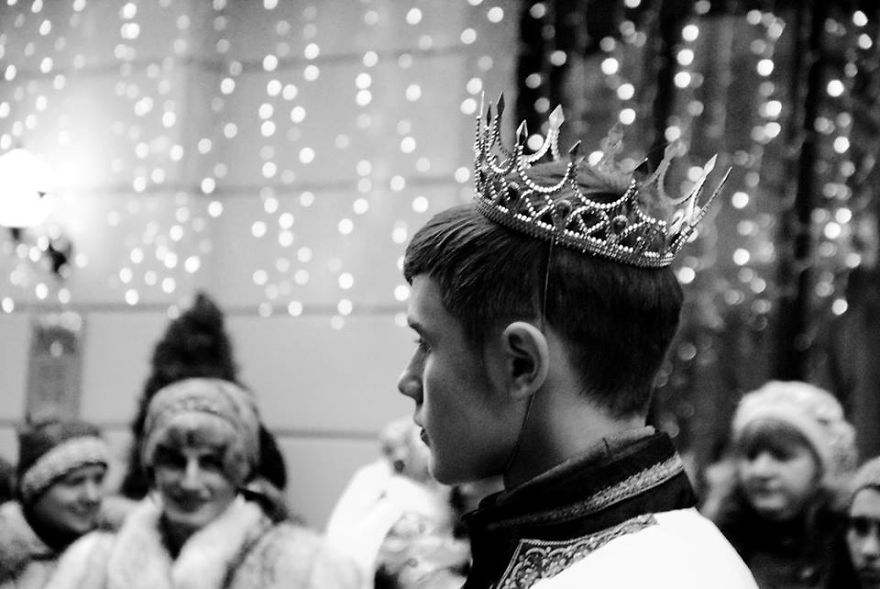 I Travel Across Europe To Take Candid Photos Of Human Loneliness