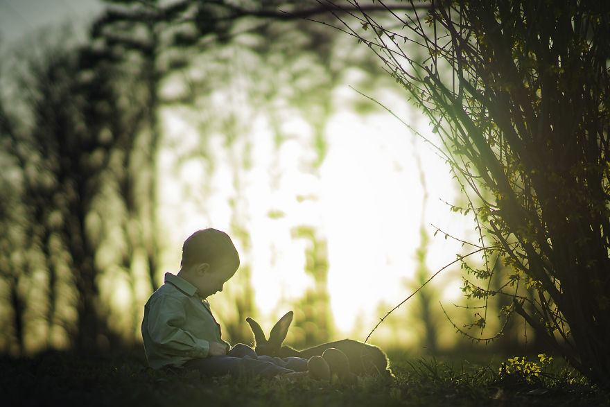 Taking Photos Of Kids And Animals Is Probably The Trickiest And Most Unpredictable Photos To Capture, But The Results Are Adorable