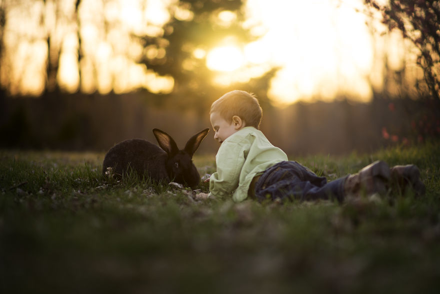 Taking Photos Of Kids And Animals Is Probably The Trickiest And Most Unpredictable Photos To Capture, But The Results Are Adorable