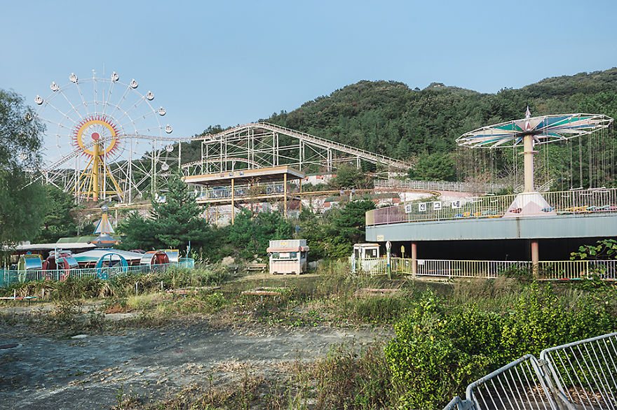 I Discovered This Creepy Abandoned Amusement Park In South Korea