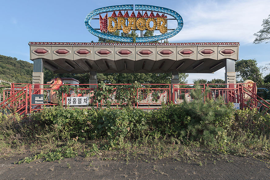 I Discovered This Creepy Abandoned Amusement Park In South Korea