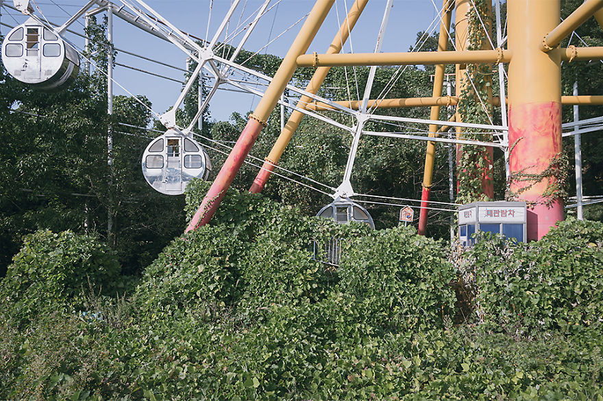 I Discovered This Creepy Abandoned Amusement Park In South Korea
