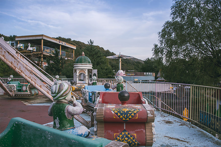 I Discovered This Creepy Abandoned Amusement Park In South Korea