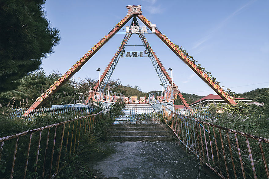 I Discovered This Creepy Abandoned Amusement Park In South Korea