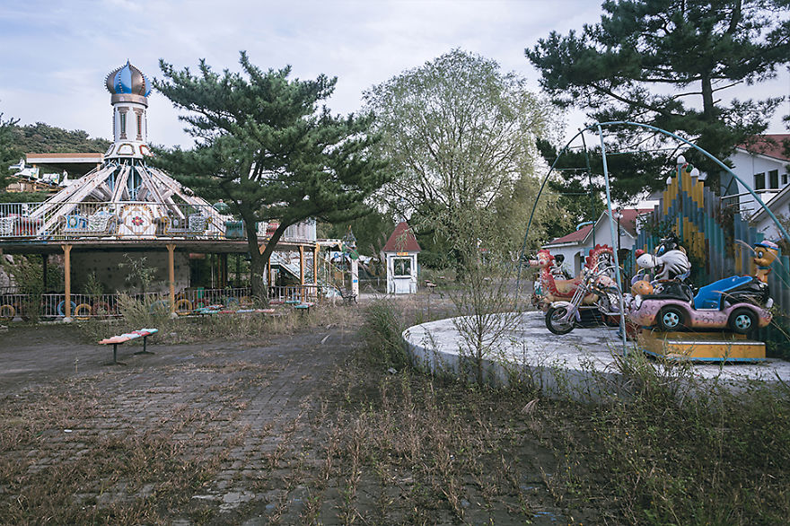 I Discovered This Creepy Abandoned Amusement Park In South Korea