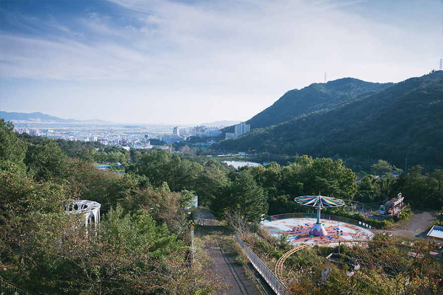 I Discovered This Creepy Abandoned Amusement Park In South Korea