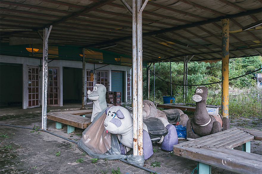 I Discovered This Creepy Abandoned Amusement Park In South Korea