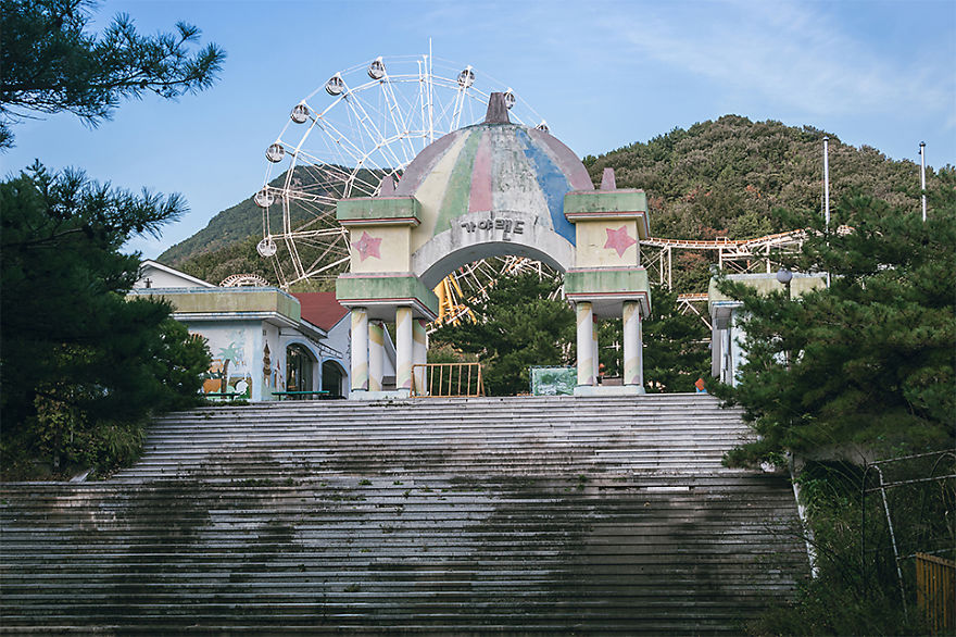 I Discovered This Creepy Abandoned Amusement Park In South Korea