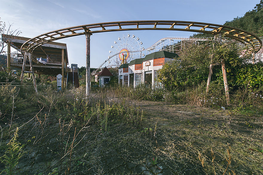 I Discovered This Creepy Abandoned Amusement Park In South Korea
