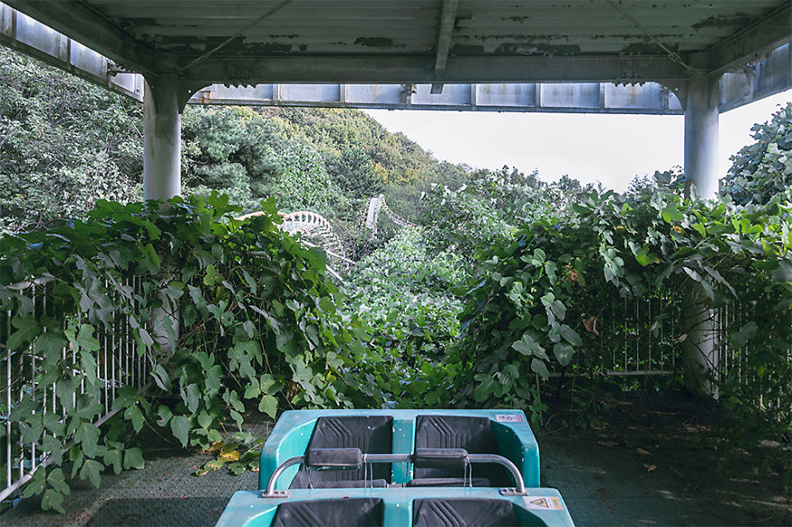 I Discovered This Creepy Abandoned Amusement Park In South Korea