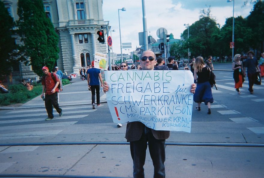 I Gave Single-Use Cameras To Viennese Punks To Capture Moments Of Their Life