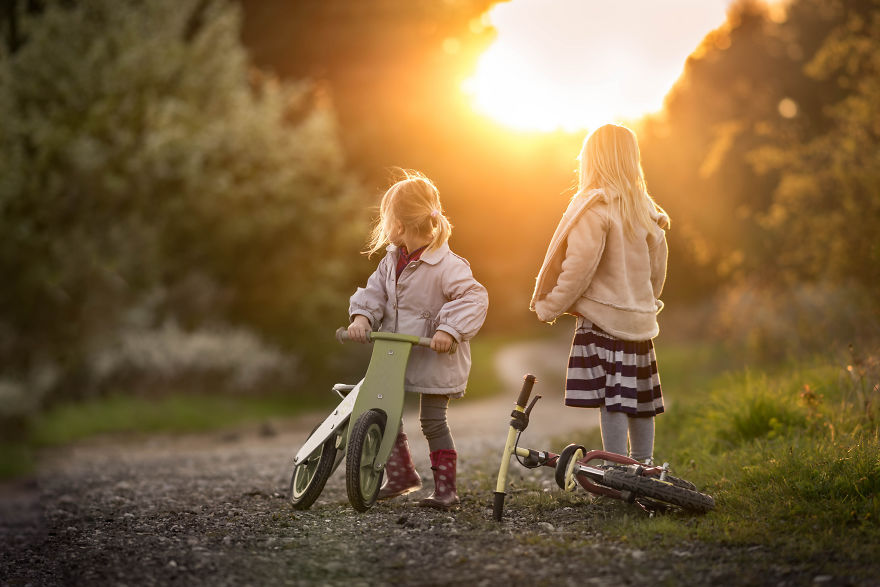 I Got Criticized For Posting Faceless Portraits Of My Kids So I Decided To Prove That You Don't Need A Face In A Photo To Make It Interesting