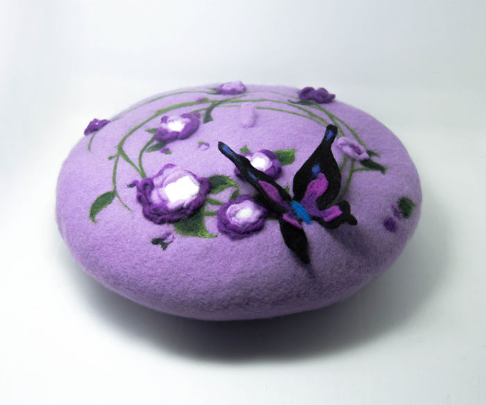 I Using Needle Felt Techniques To Make Wool Beret, Kiss Lock Pouch And Phone Cases