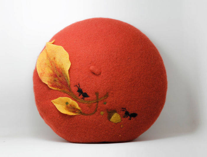 I Using Needle Felt Techniques To Make Wool Beret, Kiss Lock Pouch And Phone Cases