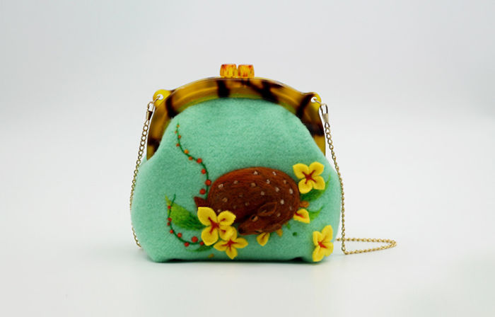 I Using Needle Felt Techniques To Make Wool Beret, Kiss Lock Pouch And Phone Cases