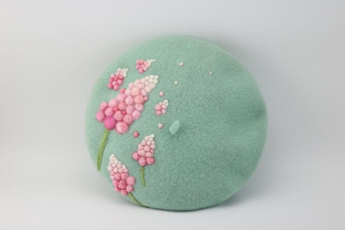 I Using Needle Felt Techniques To Make Wool Beret, Kiss Lock Pouch And Phone Cases