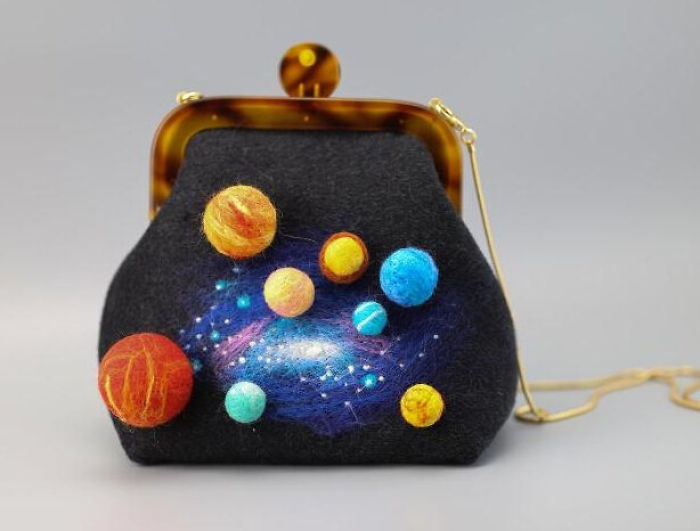 I Using Needle Felt Techniques To Make Wool Beret, Kiss Lock Pouch And Phone Cases
