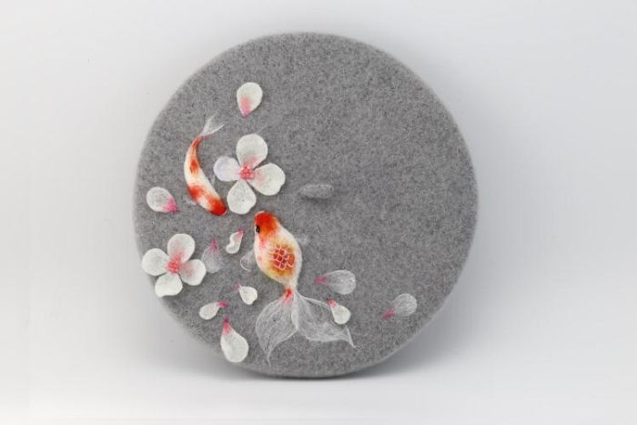 I Using Needle Felt Techniques To Make Wool Beret, Kiss Lock Pouch And Phone Cases