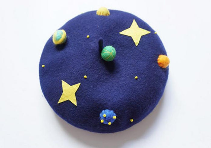 I Using Needle Felt Techniques To Make Wool Beret, Kiss Lock Pouch And Phone Cases