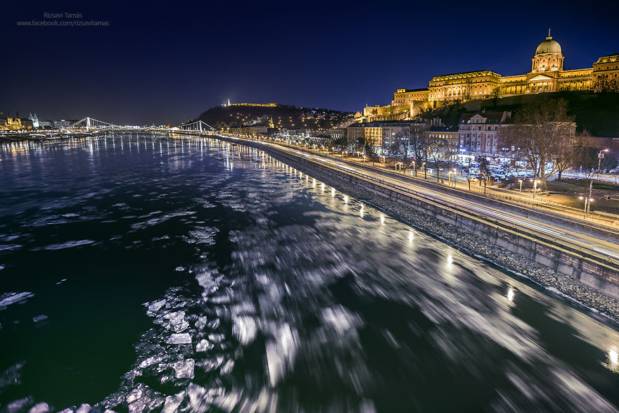 I Captured The Rare View Of The Frozen Danube In Budapest