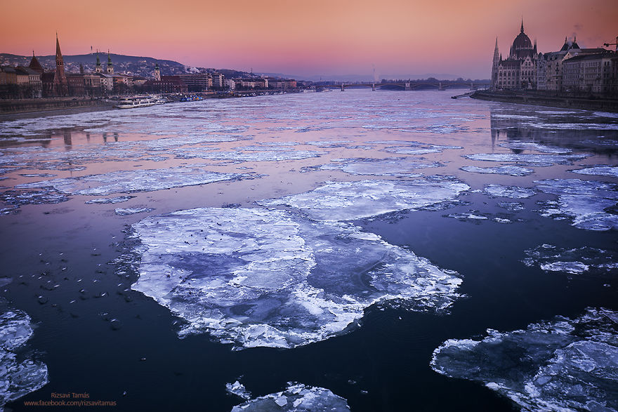 I Captured The Rare View Of The Frozen Danube In Budapest