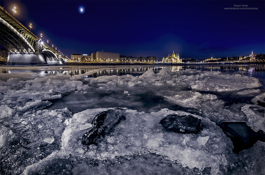 I Captured The Rare View Of The Frozen Danube In Budapest