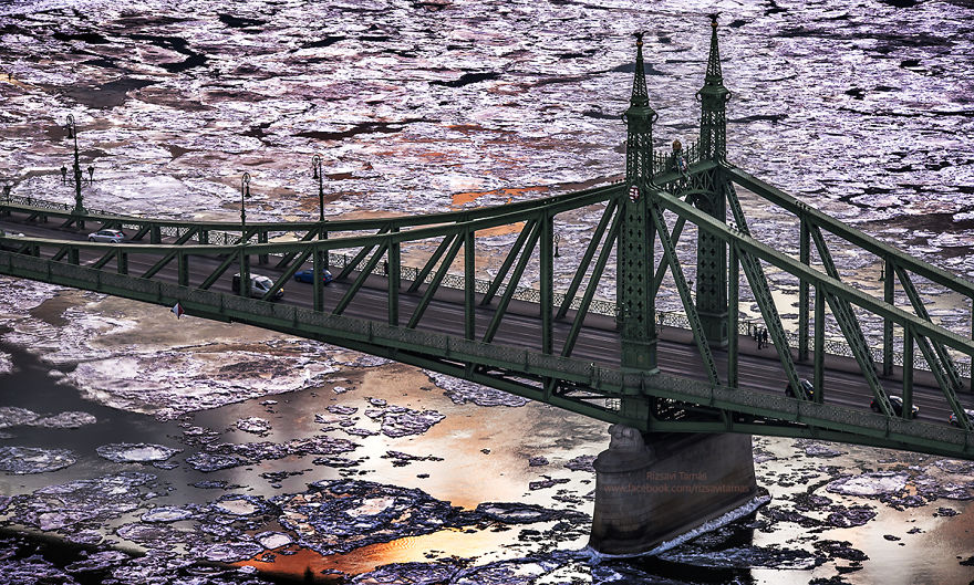 I Captured The Rare View Of The Frozen Danube In Budapest