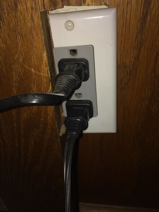 How Many Incorrect Things Can Be Done During One Plug Installation??? 👀 Let's Count....1. Upside Down 2. Crooked 3. The Trim Was Cut And It Still Doesn't Fit 4. They Cut The Plate To Fit Their Shitty Trim Job And It Still Looks Like Crap 5. Two Different Colours 6. Whatever That Shit Is Poking Out The Top 7. Which You Unfortunately Don't Have The Pleasure Of Experiencing......when You Pull Out The Plug The Entire Socket Comes Out Of The Wall. Now That's Impressive!