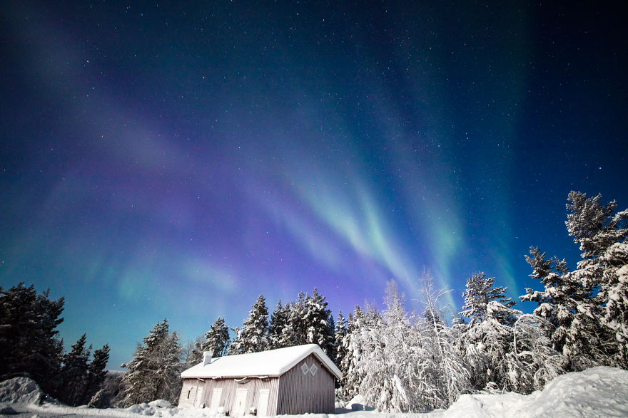 Japanese Photographer Captured Beautiful Winter Lights Of Finland