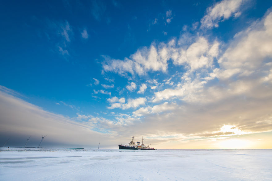 Japanese Photographer Captured Beautiful Winter Lights Of Finland