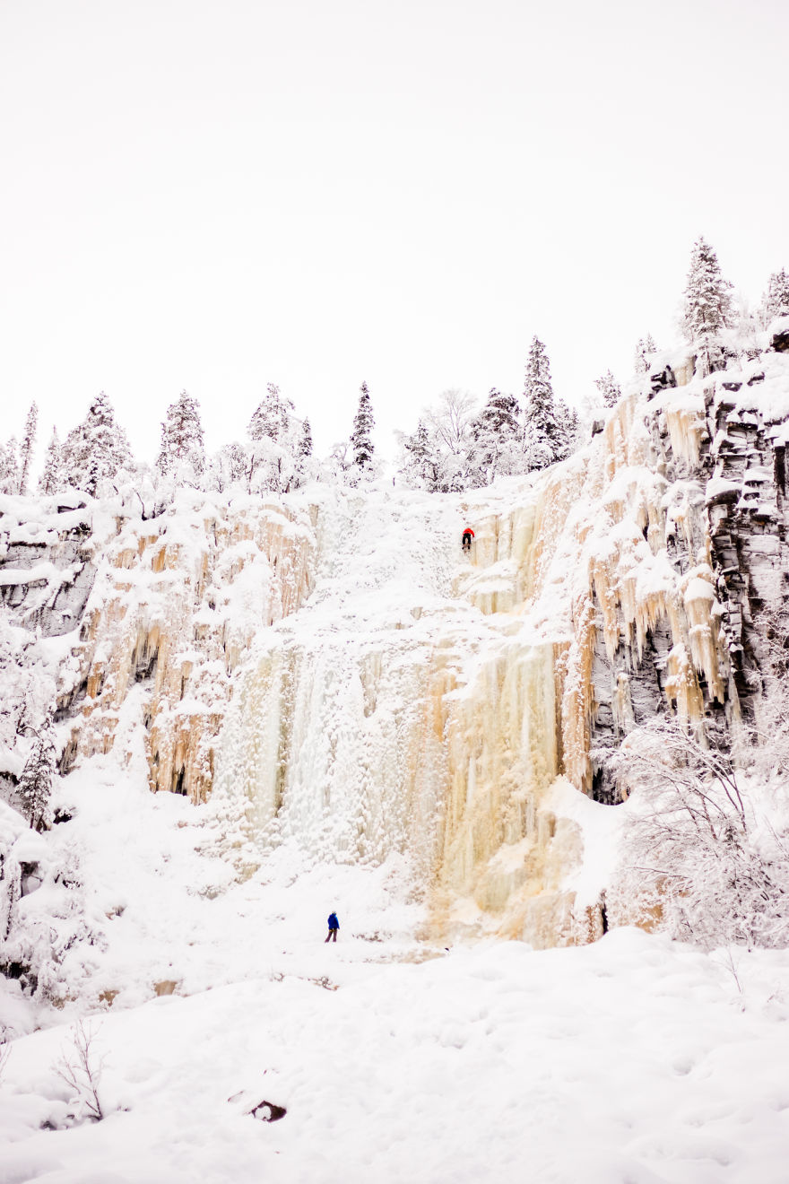 Japanese Photographer Captured Beautiful Winter Lights Of Finland