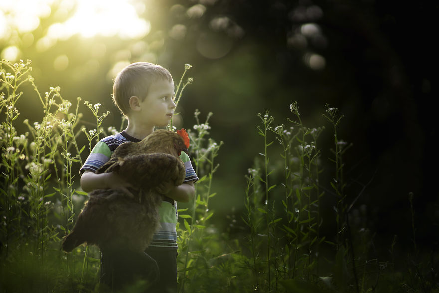Taking Photos Of Kids And Animals Is Probably The Trickiest And Most Unpredictable Photos To Capture, But The Results Are Adorable