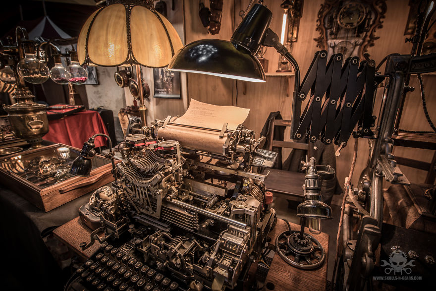 This Steampunk Computer Writes Text On An Old Mechanical Teleprinter