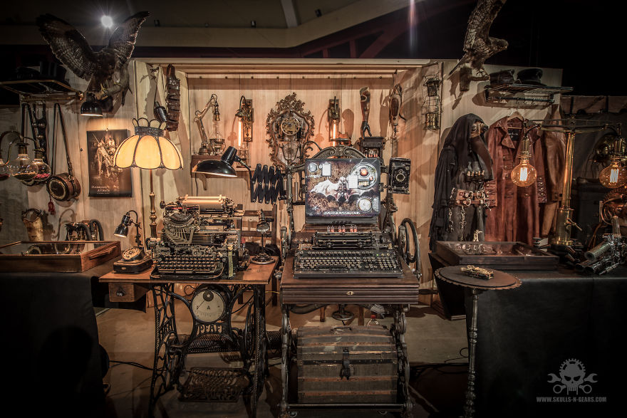 This Steampunk Computer Writes Text On An Old Mechanical Teleprinter