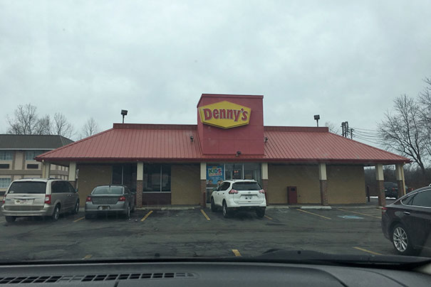 This Restaurant Sign Isn't Centered