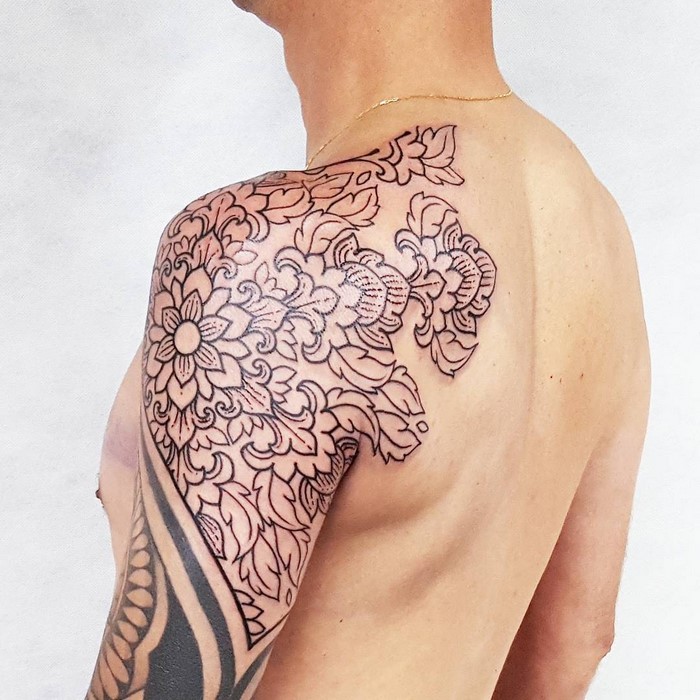 Upper back tattoo featuring Amazonian tribal art motifs by Brazilian artist Brian Gomes.
