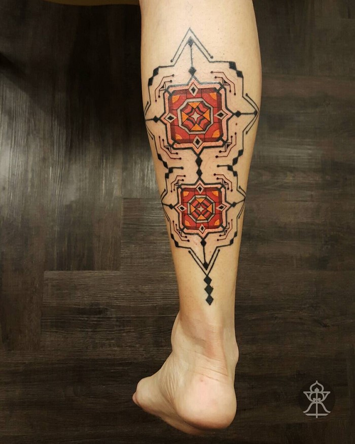 Leg tattoo featuring intricate Amazonian tribal art by Brazilian artist Brian Gomes.